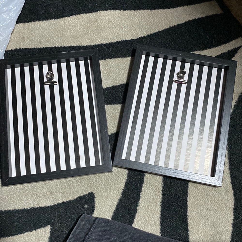 2 pinstripe frames